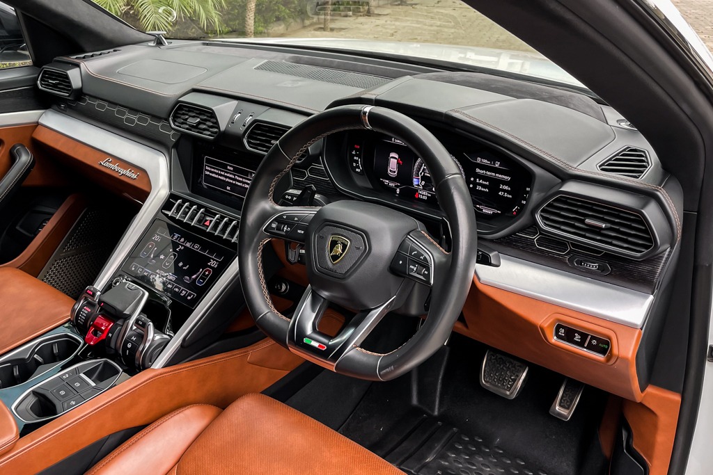 2019 LAMBORGHINI URUS