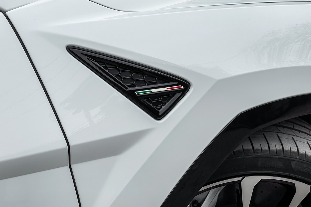 2019 LAMBORGHINI URUS