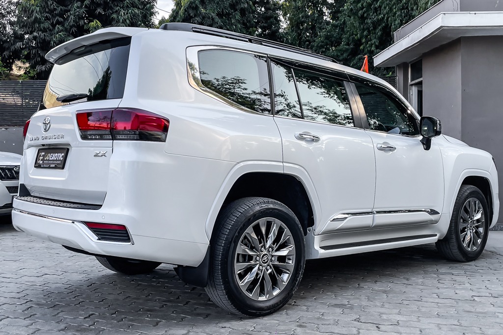 2022 TOYOTA LAND CRUISER ZX 300