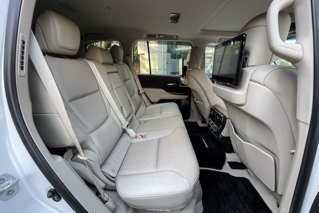 2022 TOYOTA LAND CRUISER ZX 300