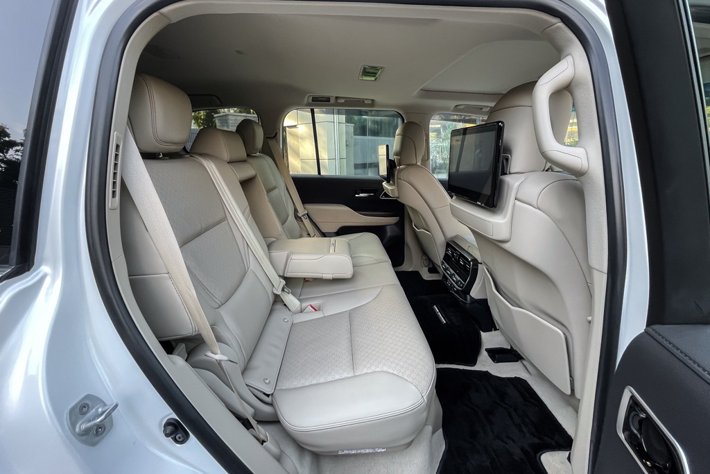 2022 TOYOTA LAND CRUISER ZX 300