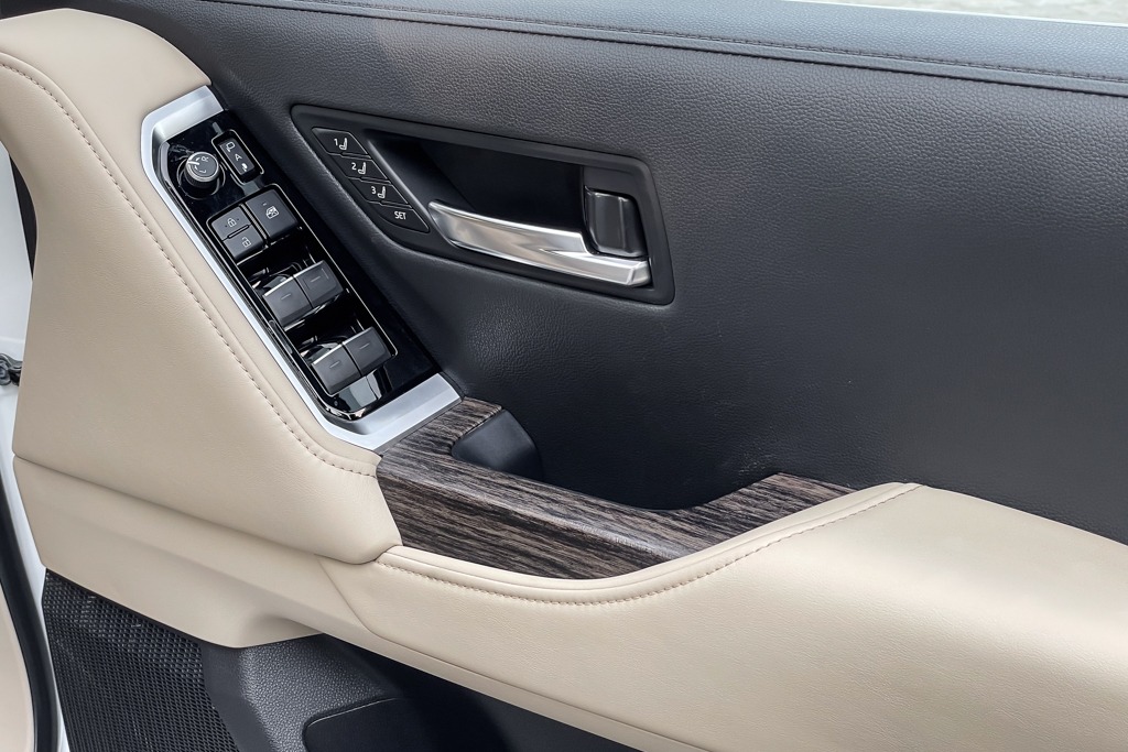 2022 TOYOTA LAND CRUISER ZX 300