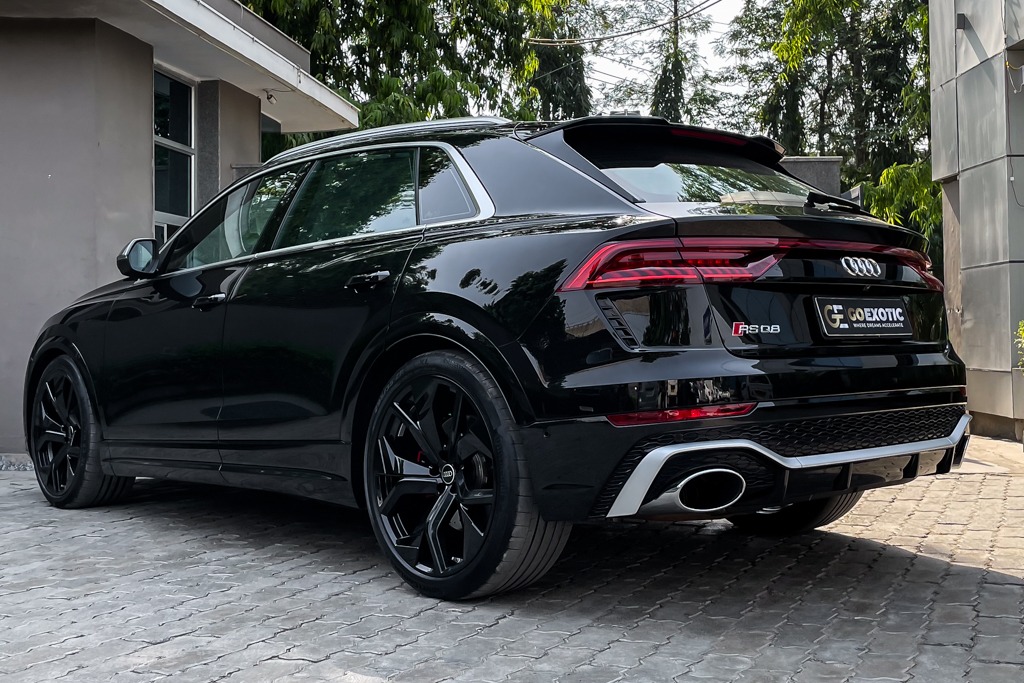 2024 AUDI RS Q8