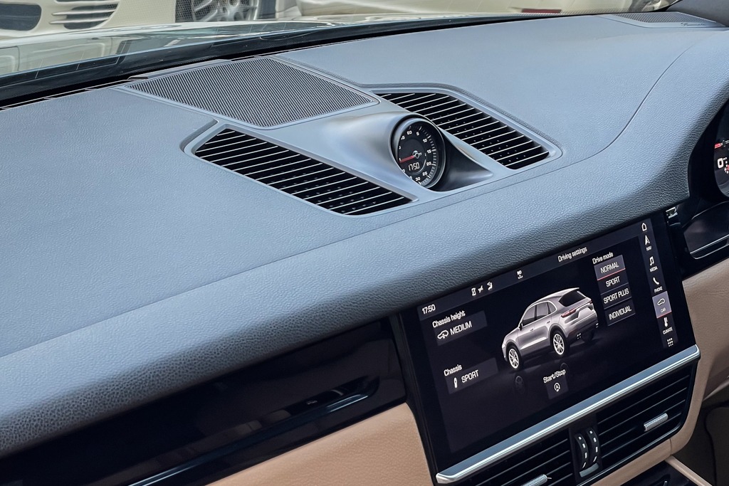 2018 PORSCHE CAYENNE