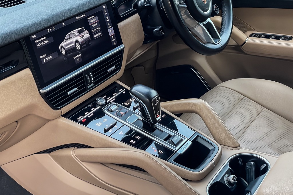 2018 PORSCHE CAYENNE