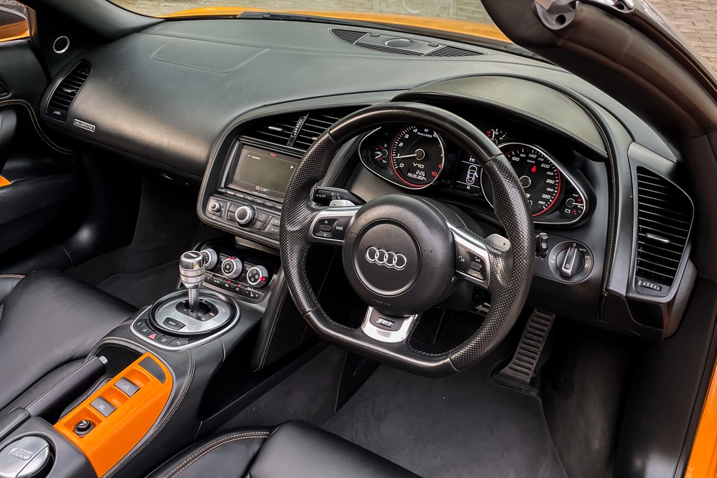 2011 AUDI R8 V10 SPYDER