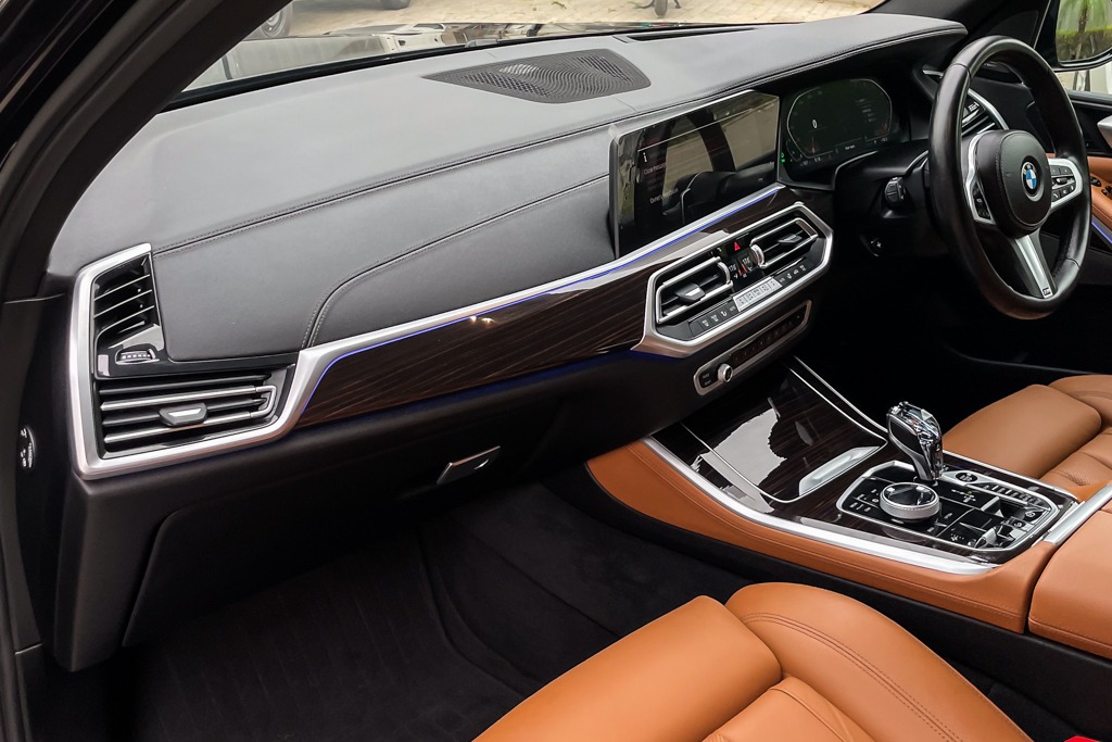 2021 BMW X5 40i M SPORT