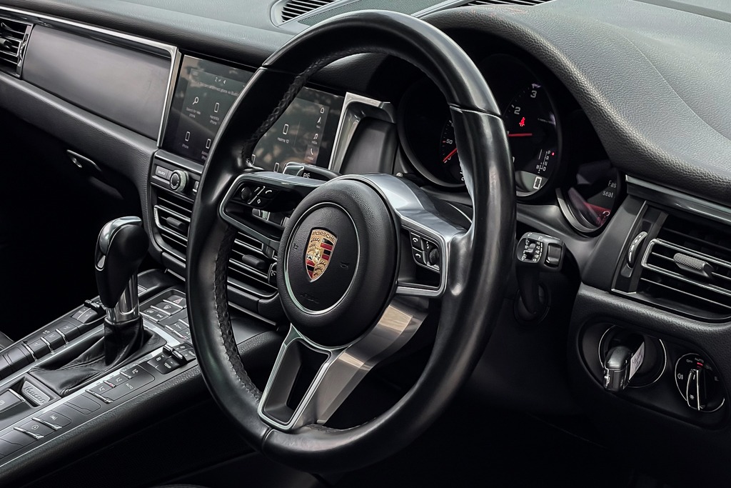 2019 PORSCHE MACAN