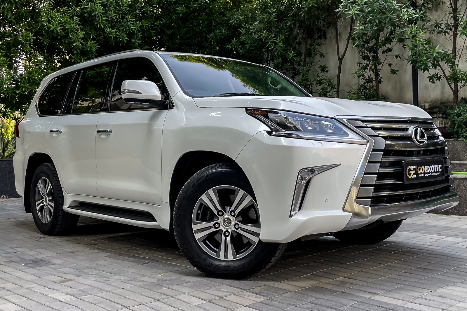 2020 LEXUS LX 570 V8