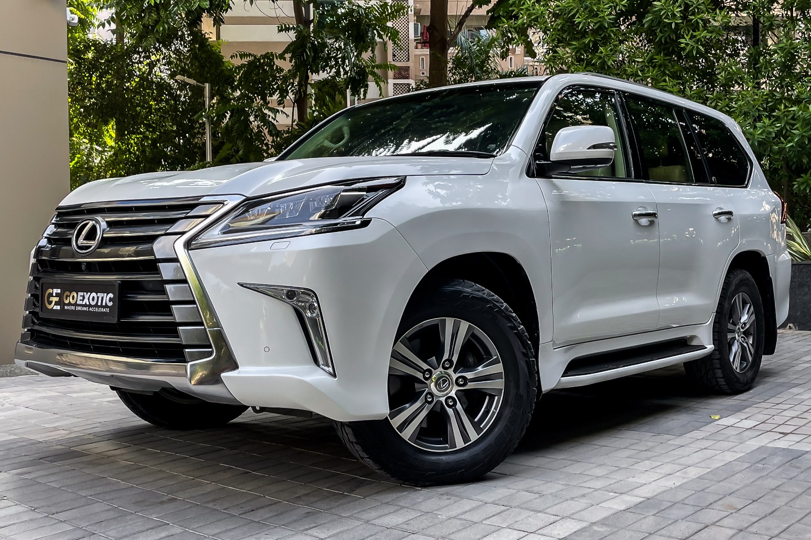 2020 LEXUS LX 570 V8
