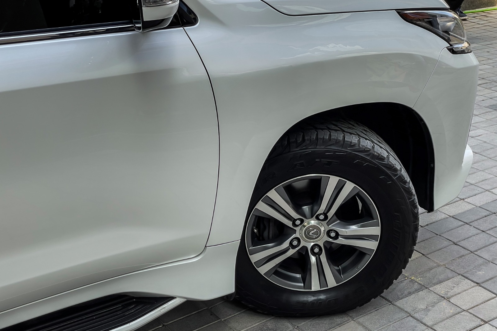 2020 LEXUS LX 570 V8