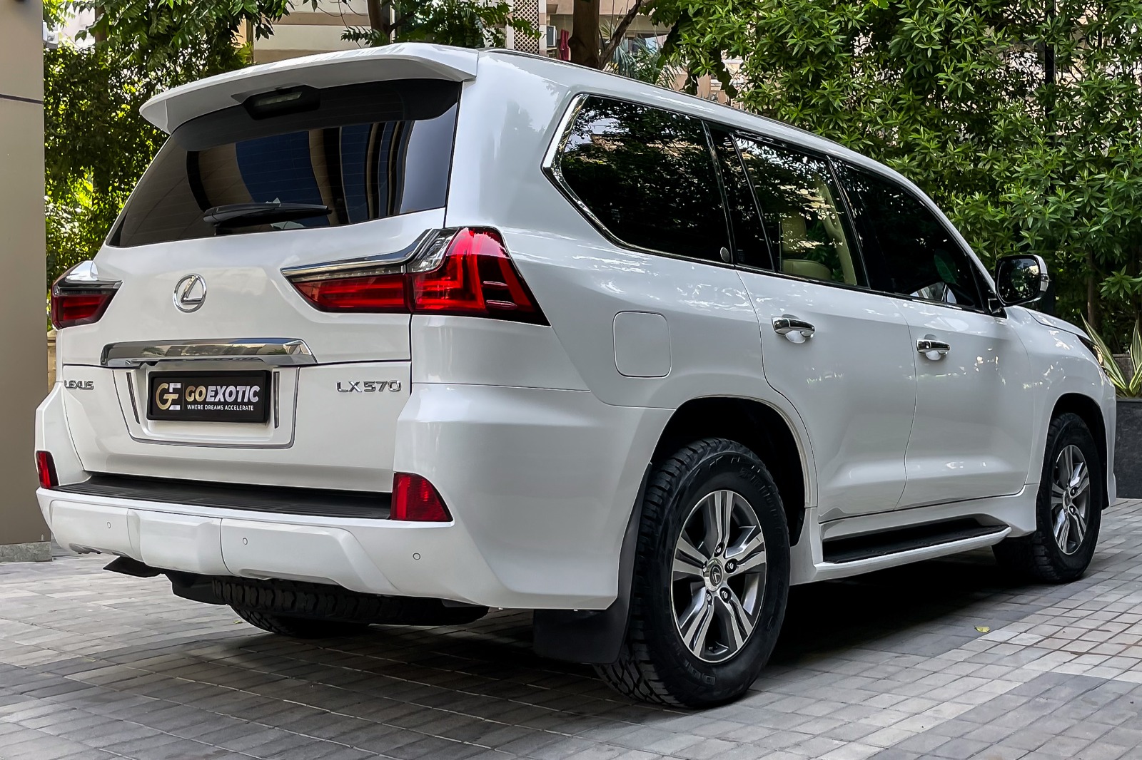 2020 LEXUS LX 570 V8