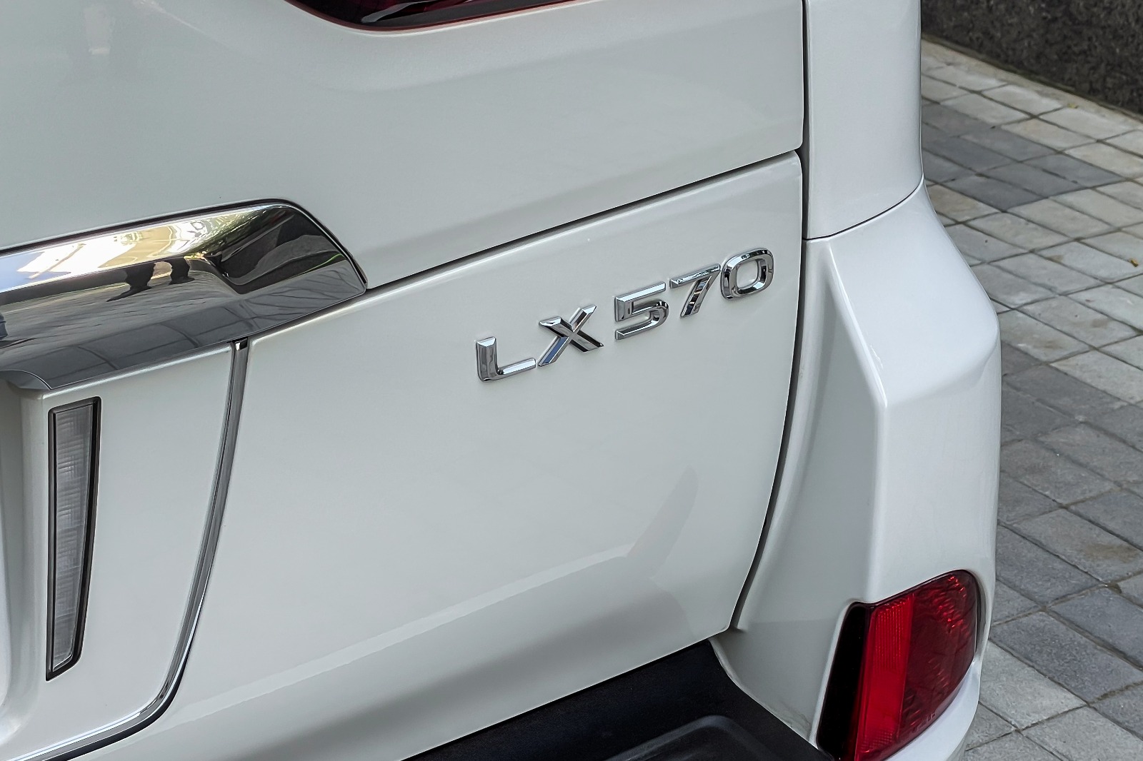2020 LEXUS LX 570 V8
