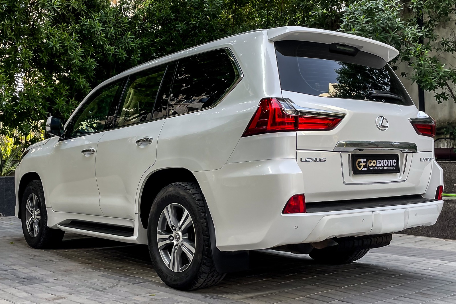 2020 LEXUS LX 570 V8