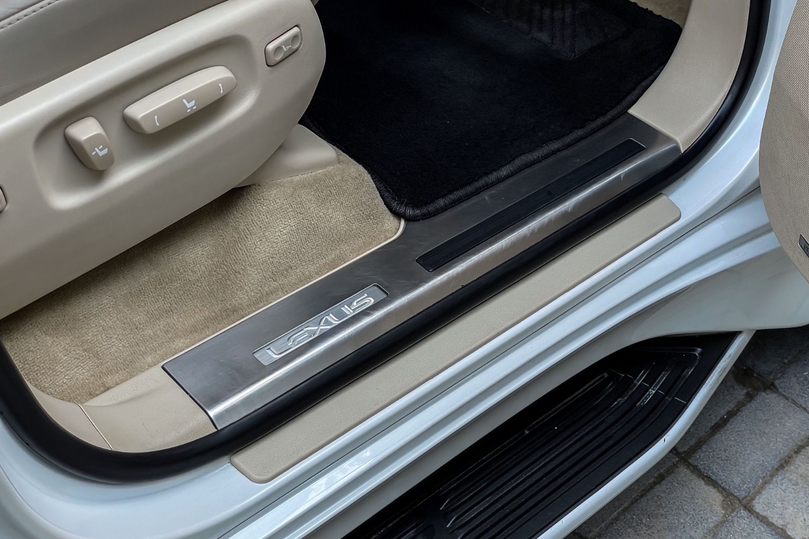 2020 LEXUS LX 570 V8