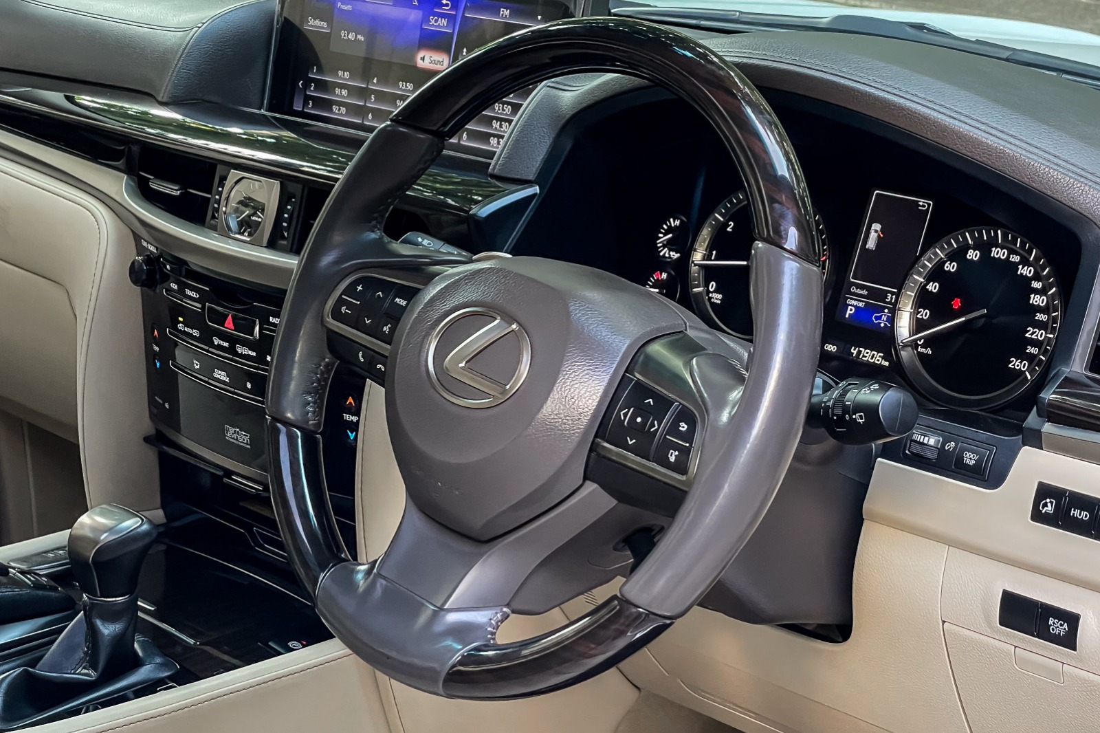 2020 LEXUS LX 570 V8