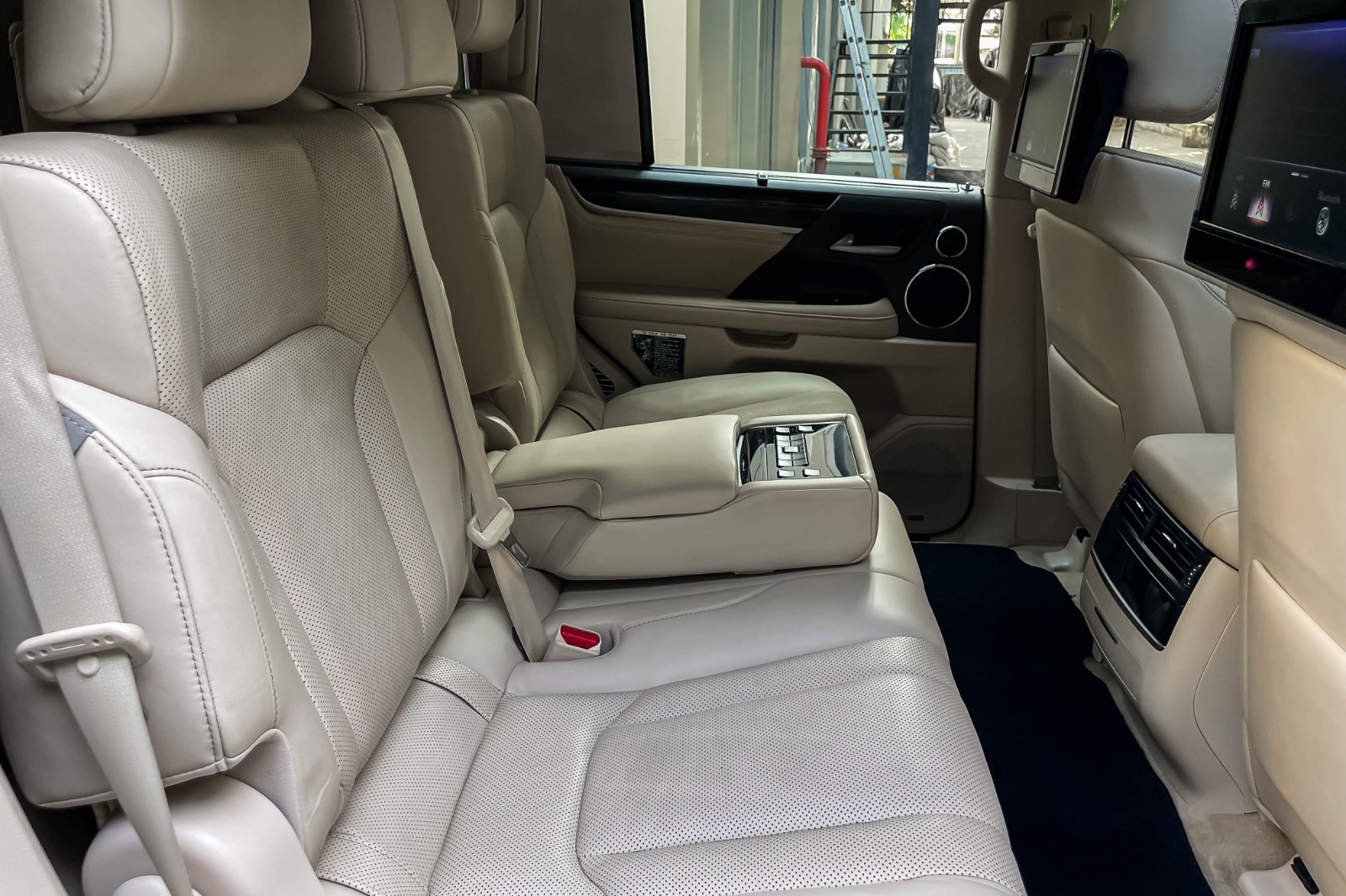 2020 LEXUS LX 570 V8