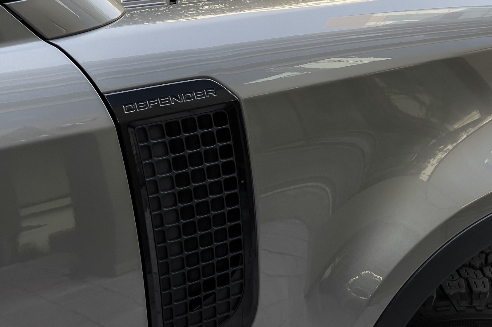 2023 LAND ROVER DEFENDER 90 HSE