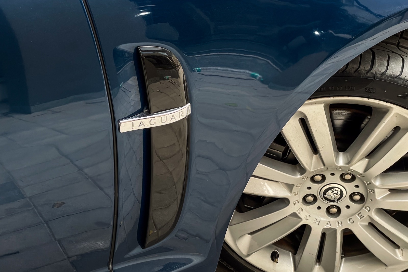 2010 JAGUAR XF R SUPERCHARGED