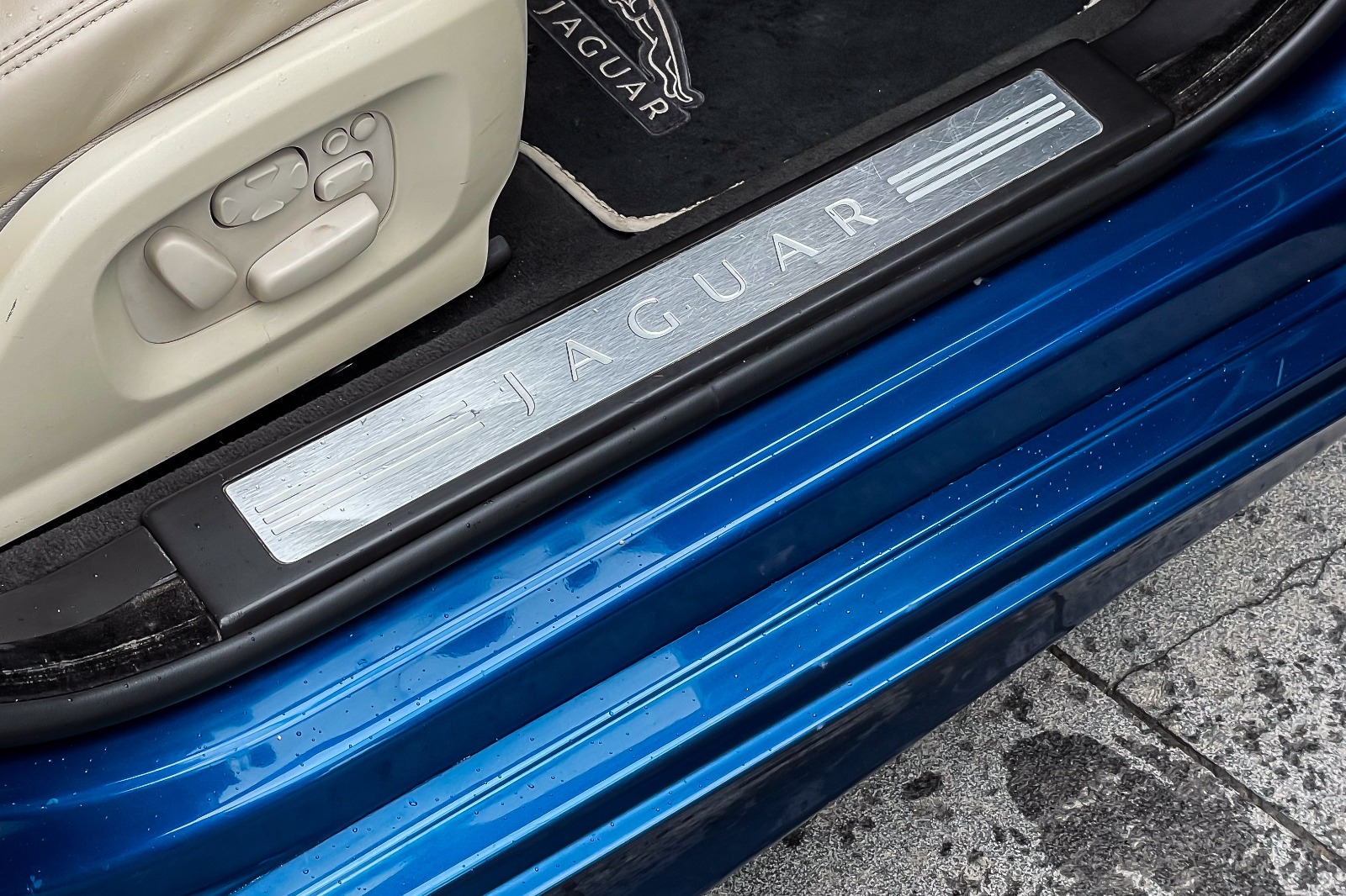 2010 JAGUAR XF R SUPERCHARGED