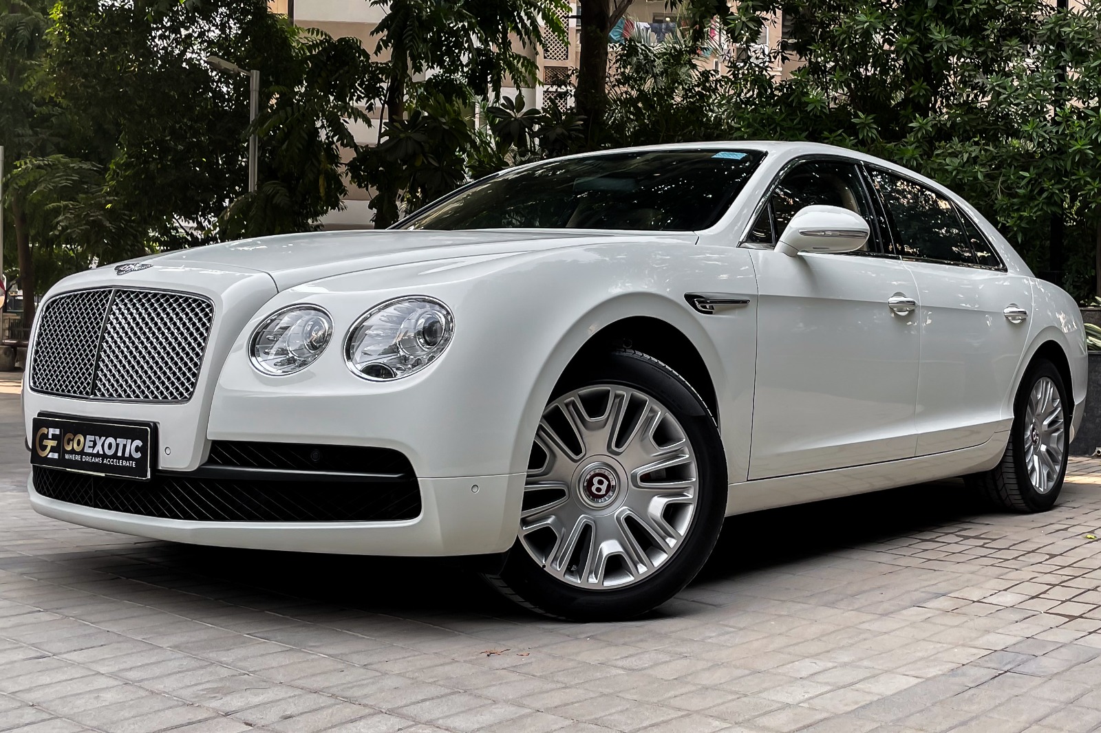 2019 BENTLEY FLYING SPUR V8