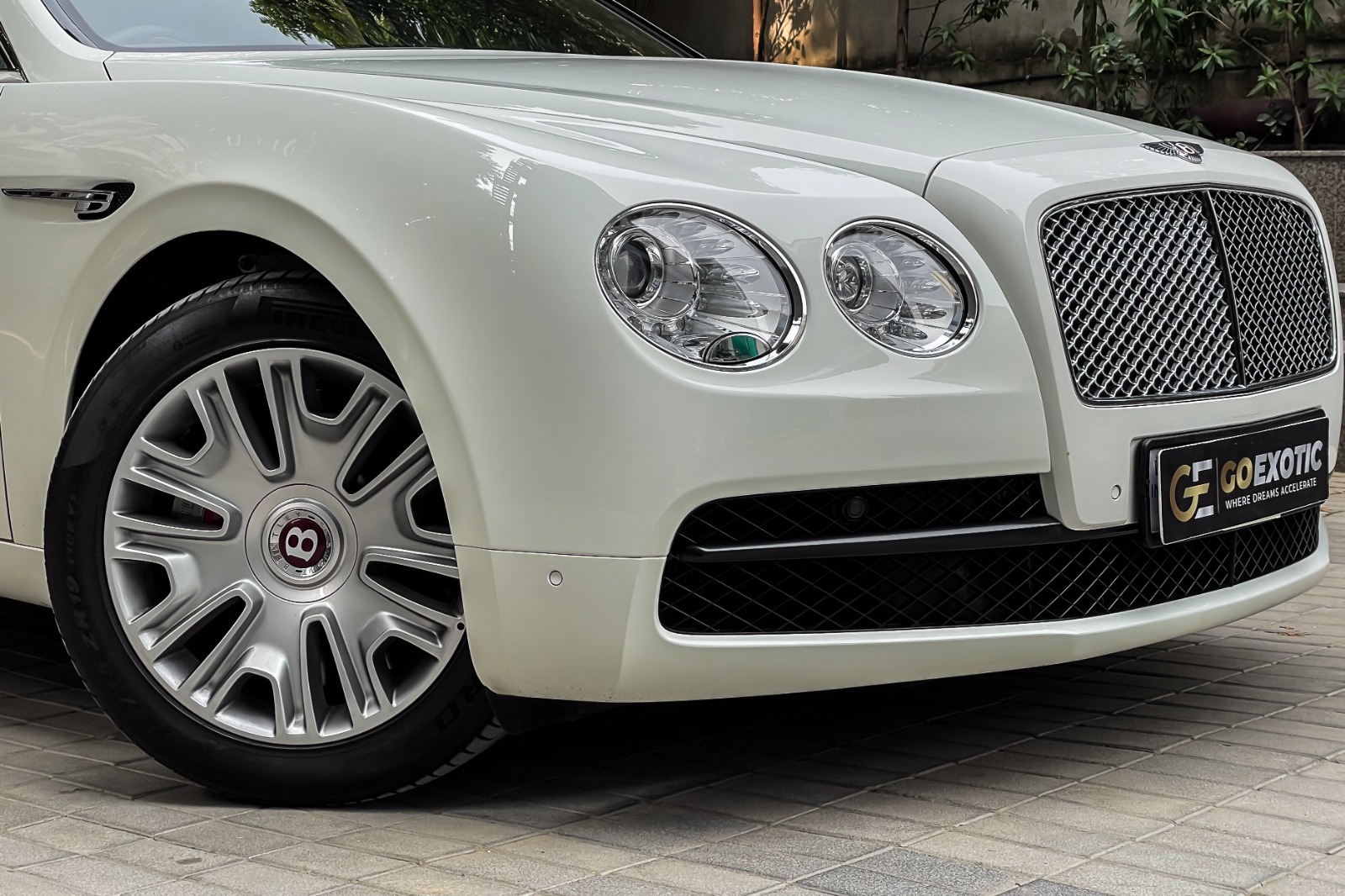 2019 BENTLEY FLYING SPUR V8