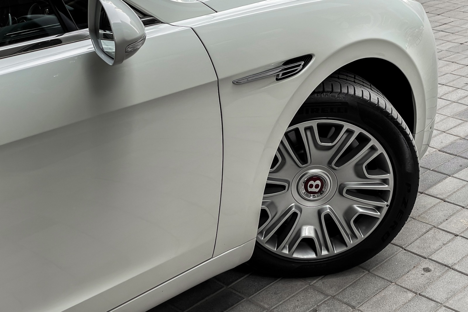 2019 BENTLEY FLYING SPUR V8