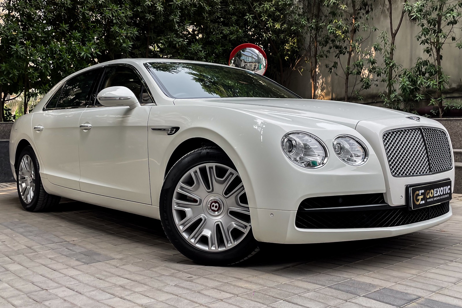 2019 BENTLEY FLYING SPUR V8
