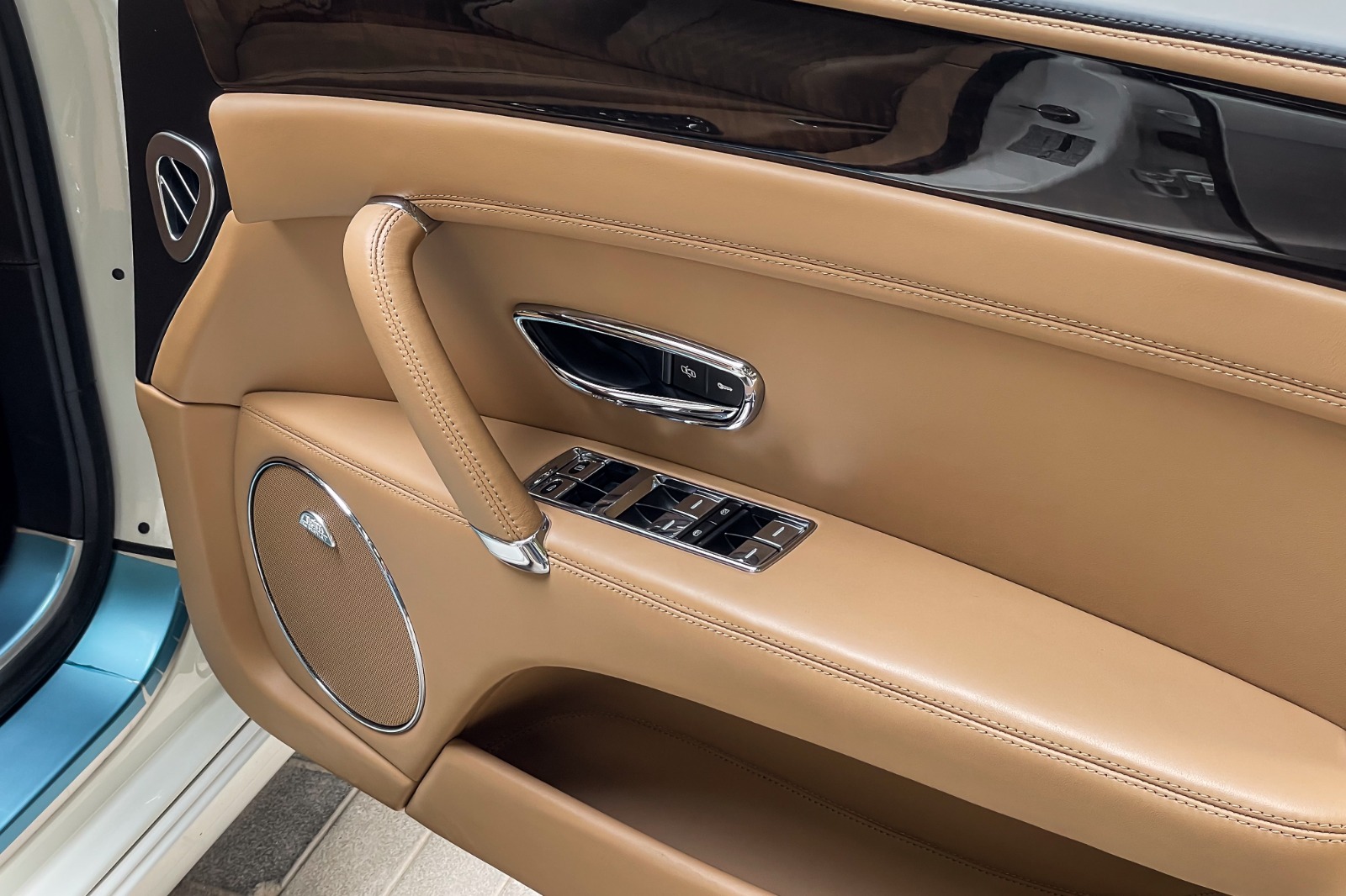 2019 BENTLEY FLYING SPUR V8