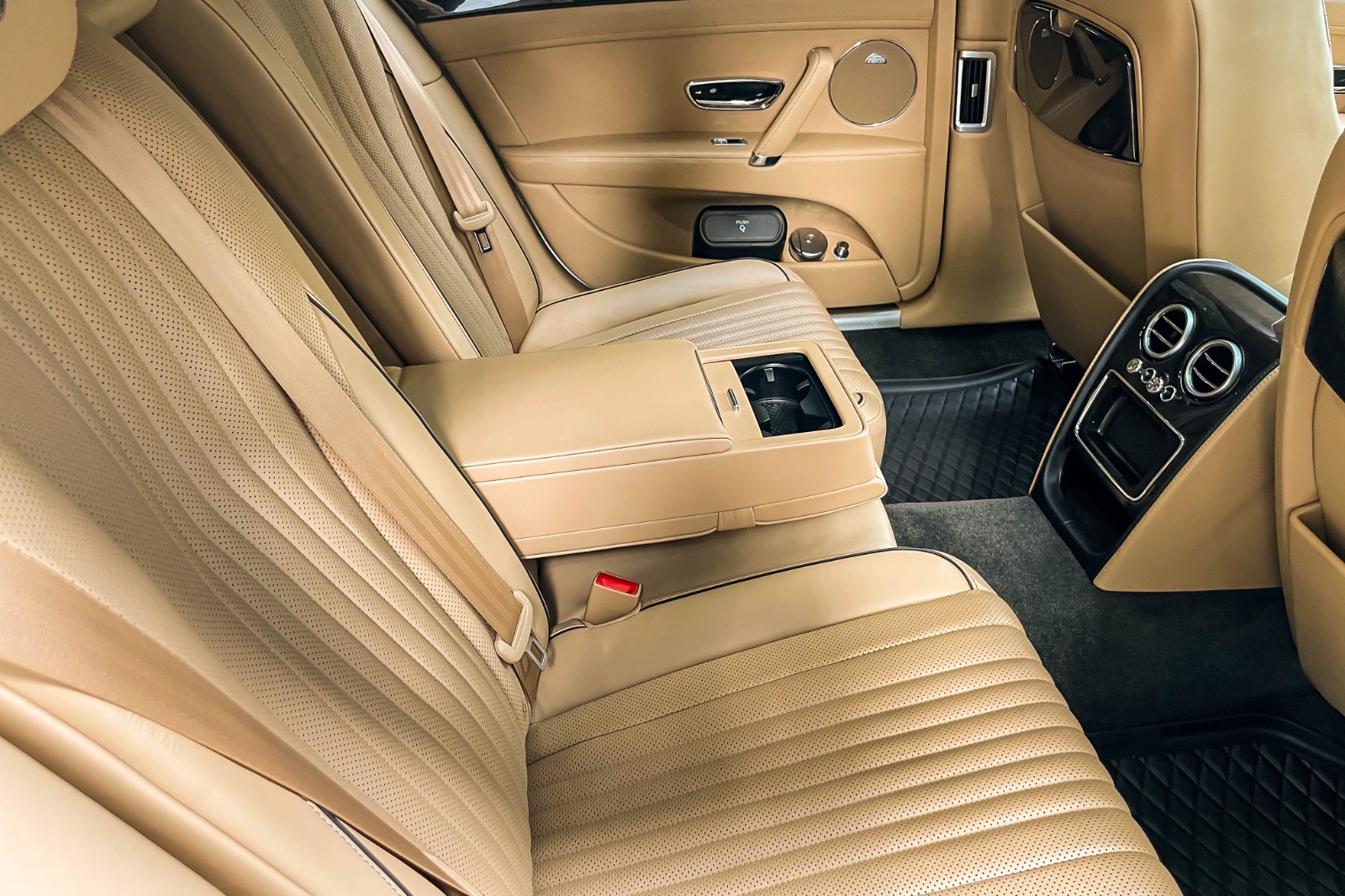 2019 BENTLEY FLYING SPUR V8