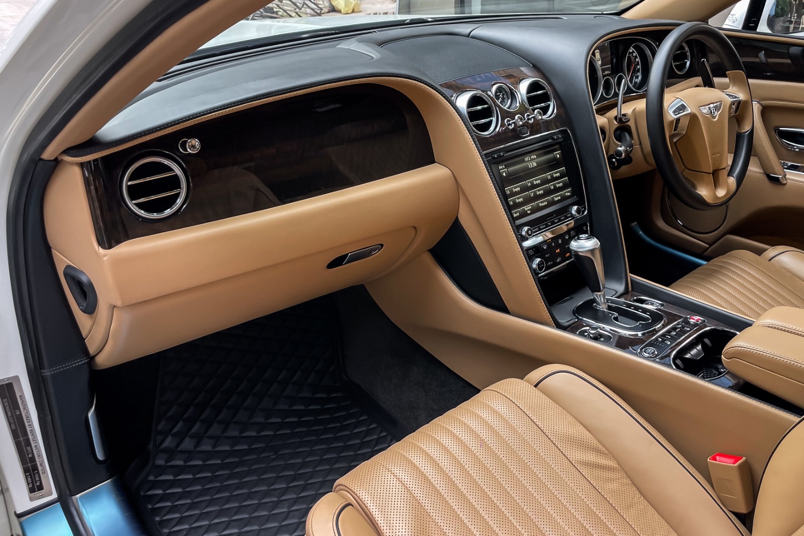 2019 BENTLEY FLYING SPUR V8