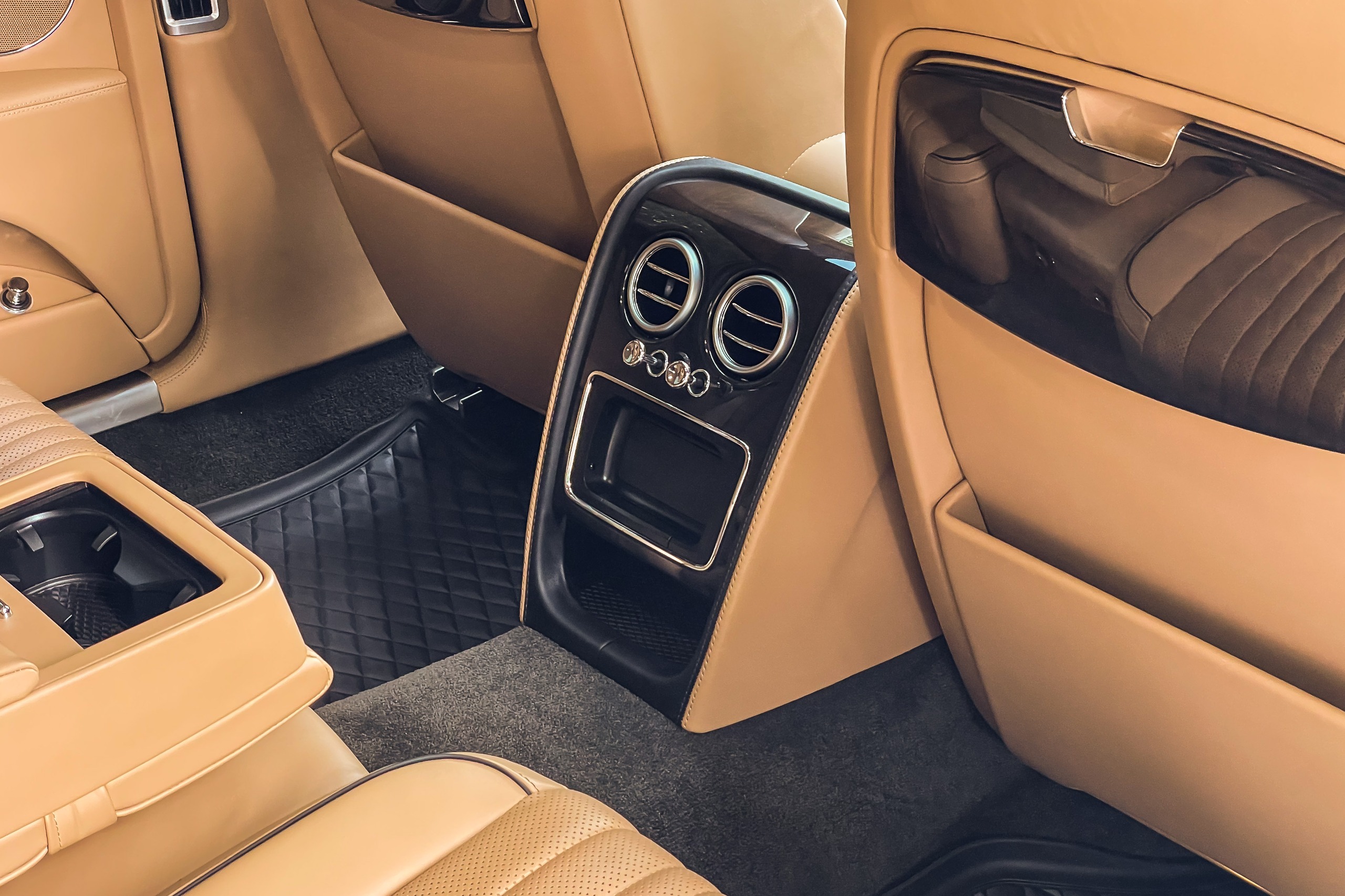2019 BENTLEY FLYING SPUR V8