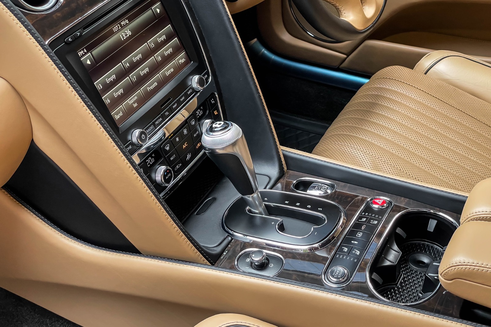 2019 BENTLEY FLYING SPUR V8