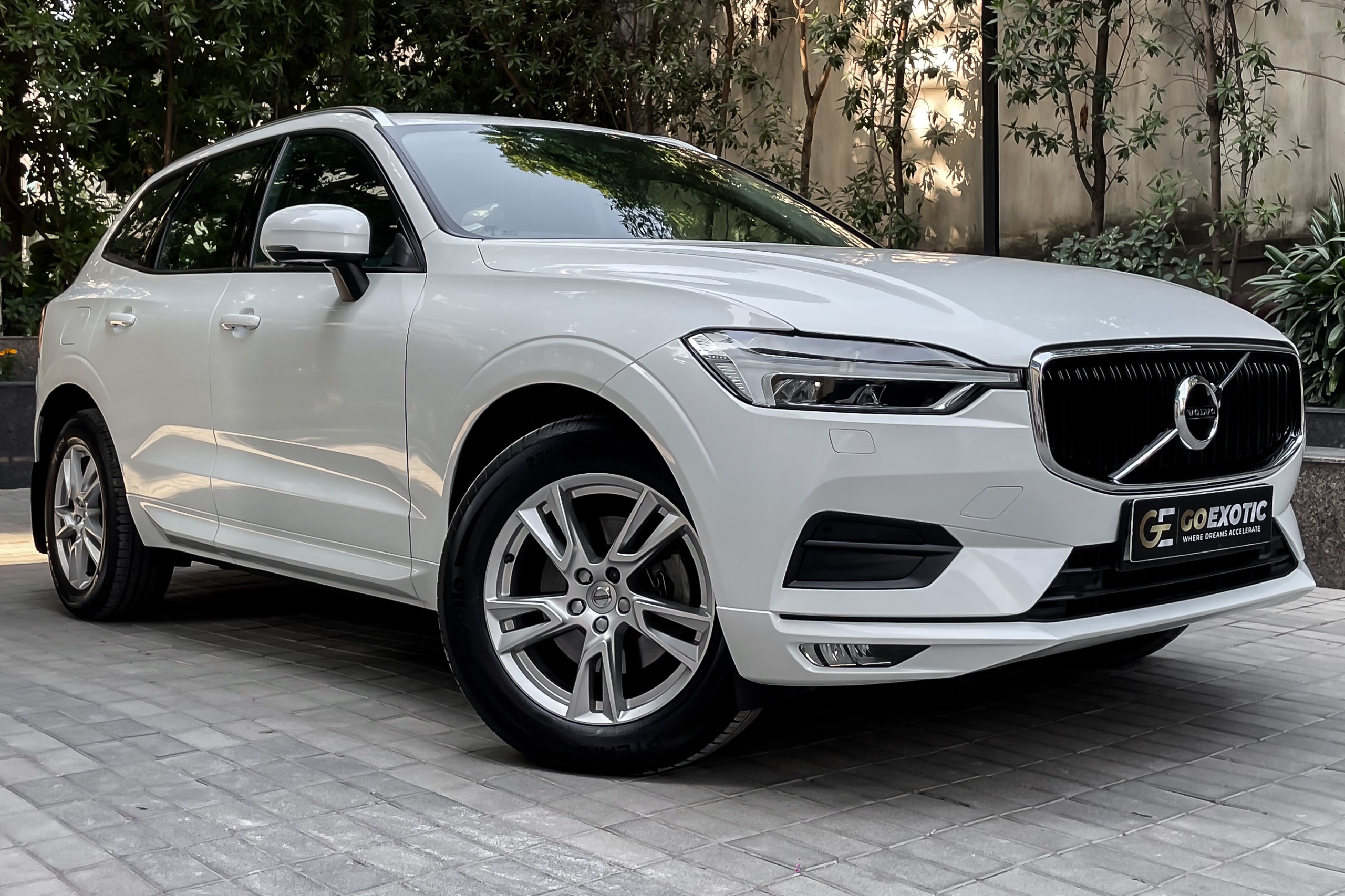 2018 VOLVO XC60 D4 MOMENTUM