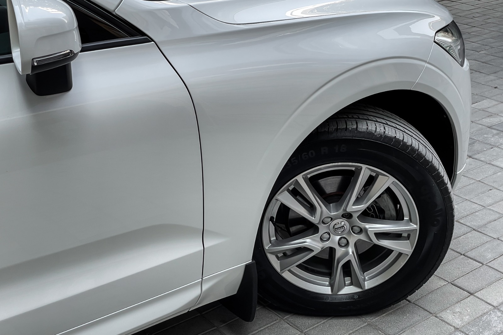 2018 VOLVO XC60 D4 MOMENTUM