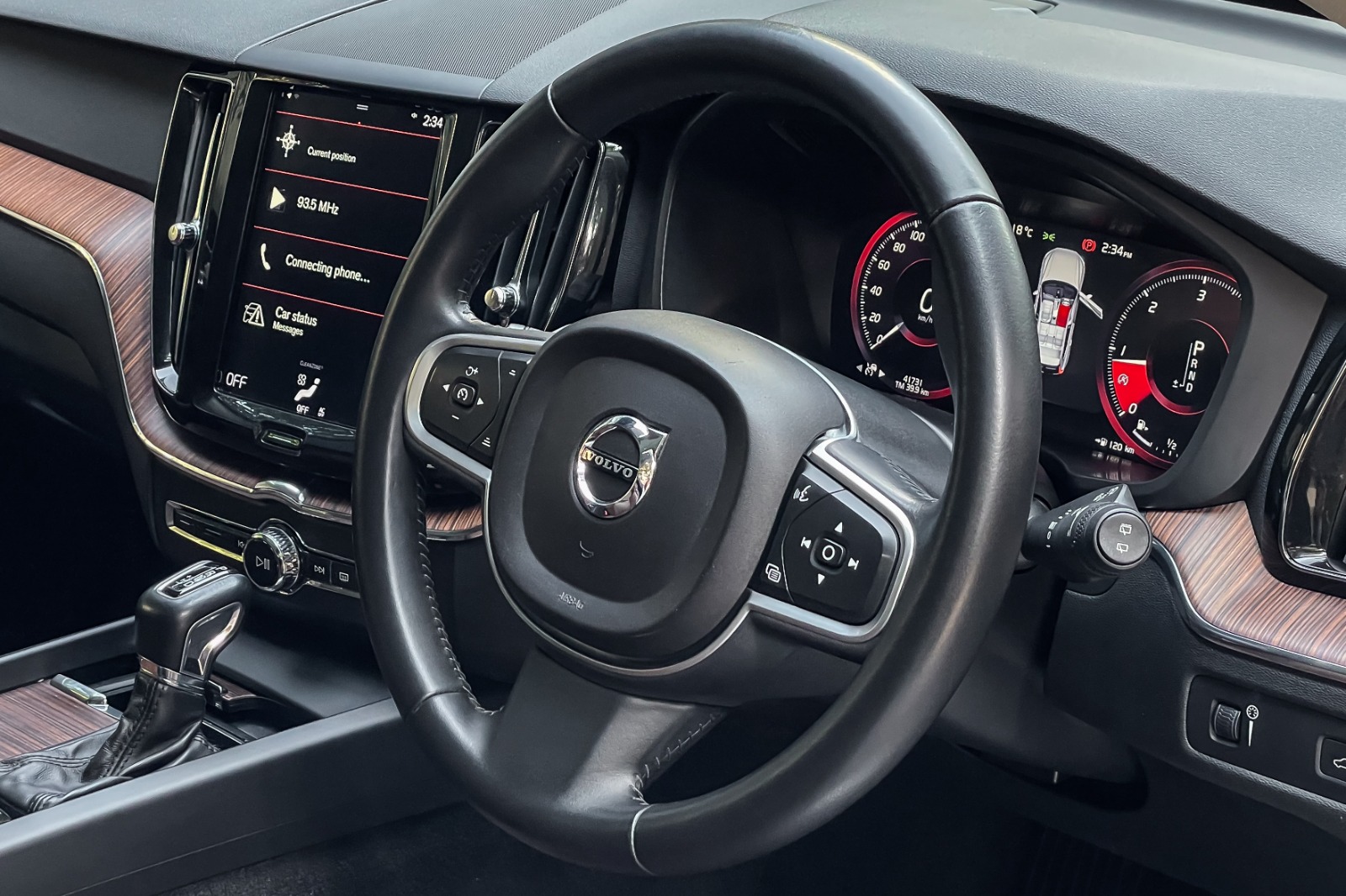 2018 VOLVO XC60 D4 MOMENTUM