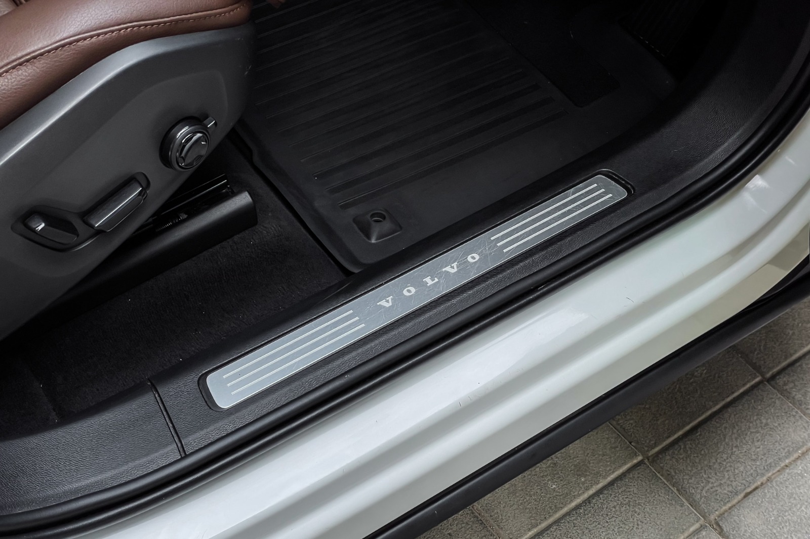 2018 VOLVO XC60 D4 MOMENTUM