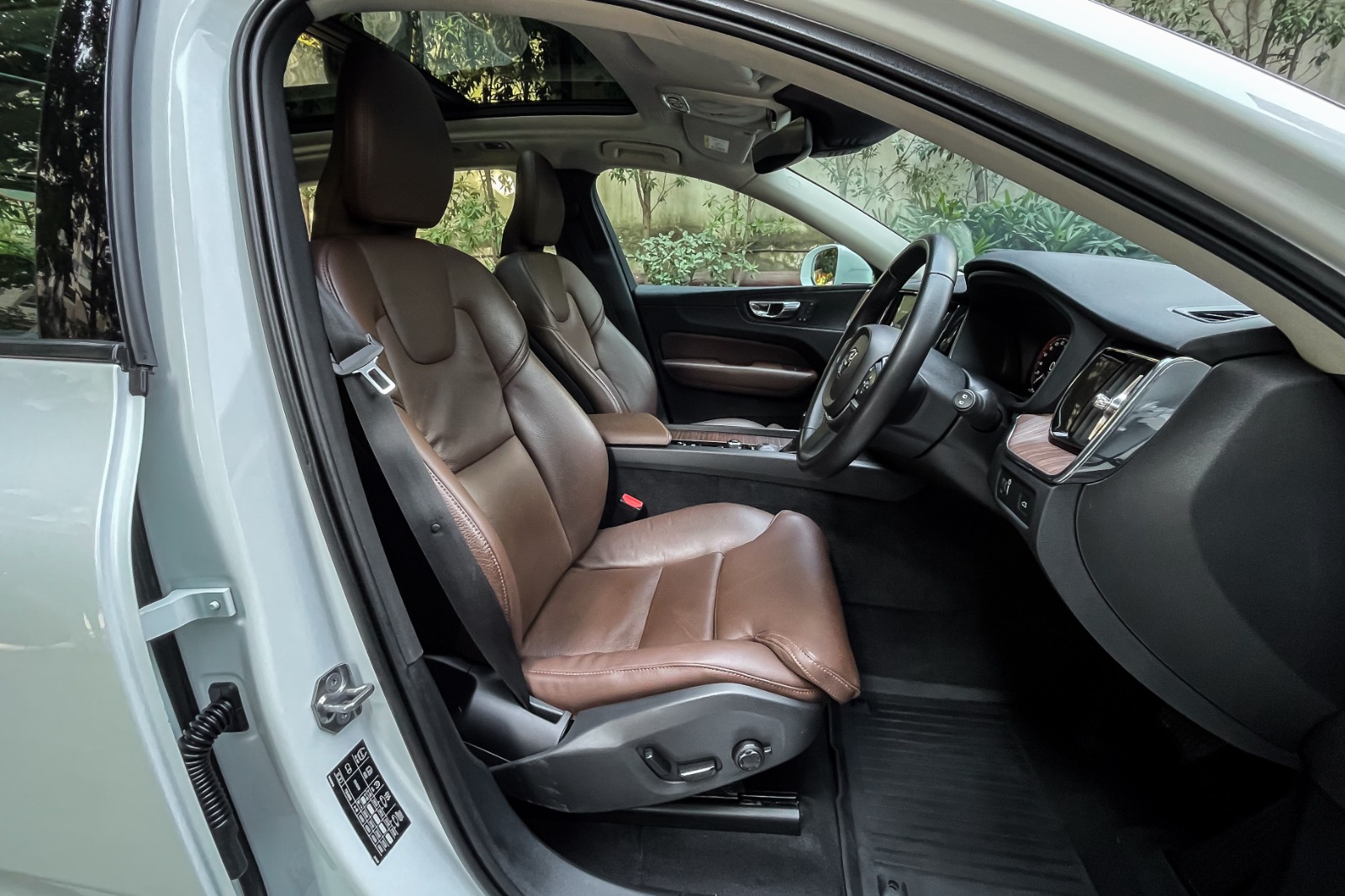 2018 VOLVO XC60 D4 MOMENTUM