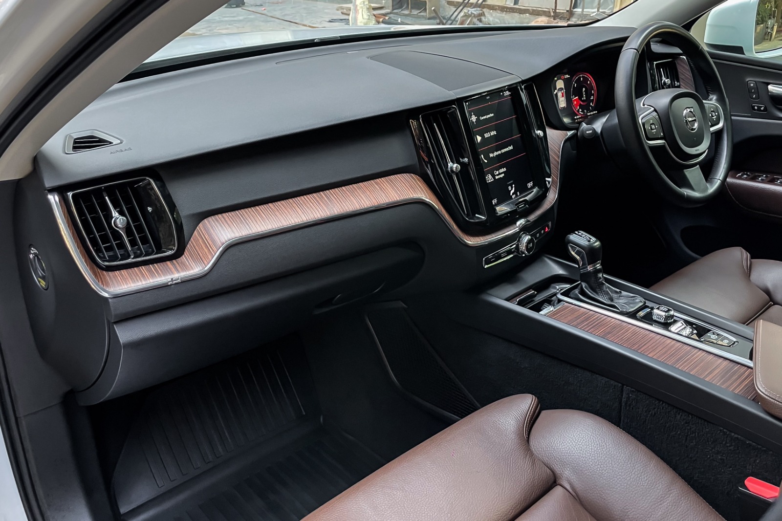 2018 VOLVO XC60 D4 MOMENTUM