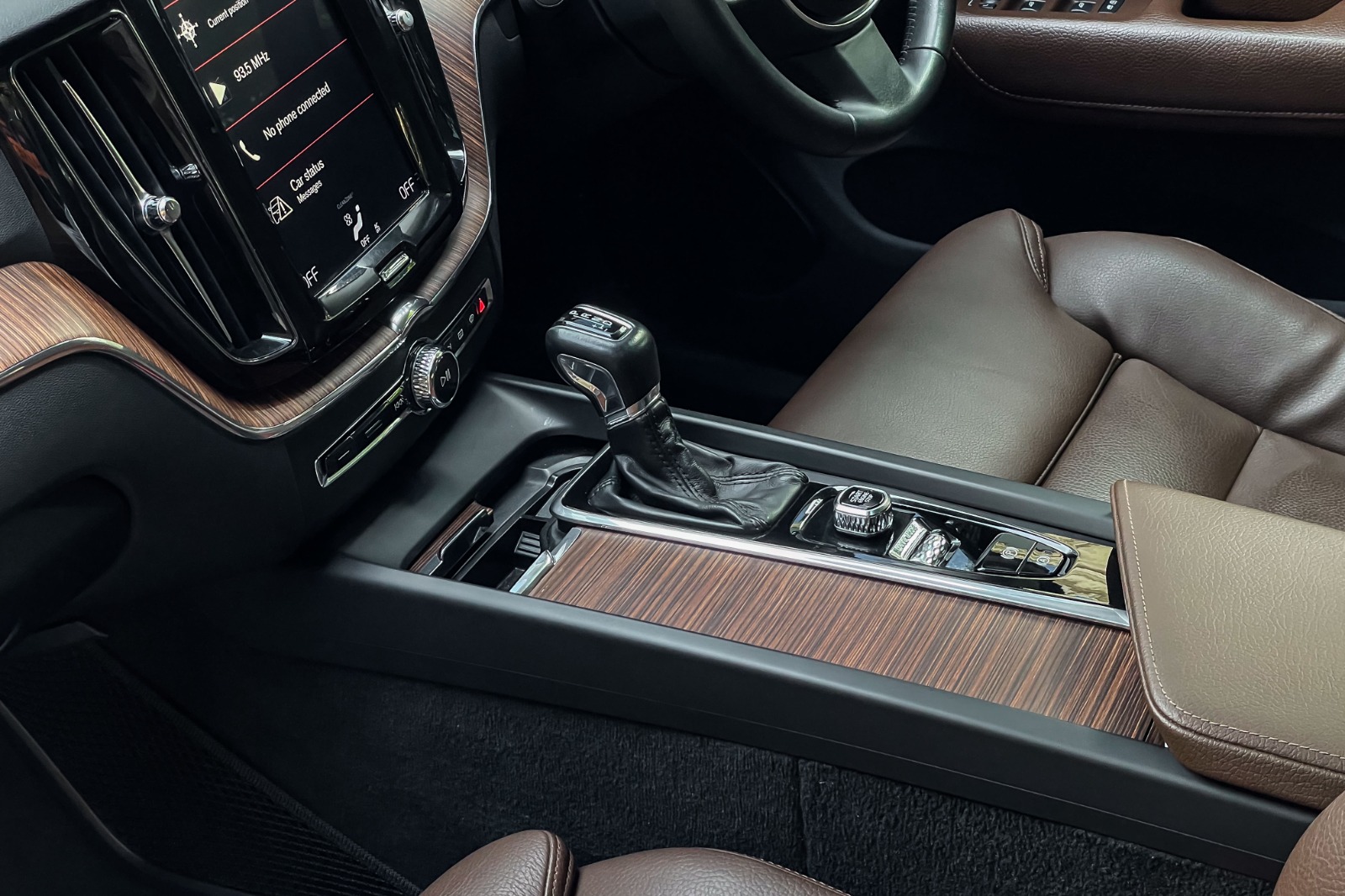 2018 VOLVO XC60 D4 MOMENTUM