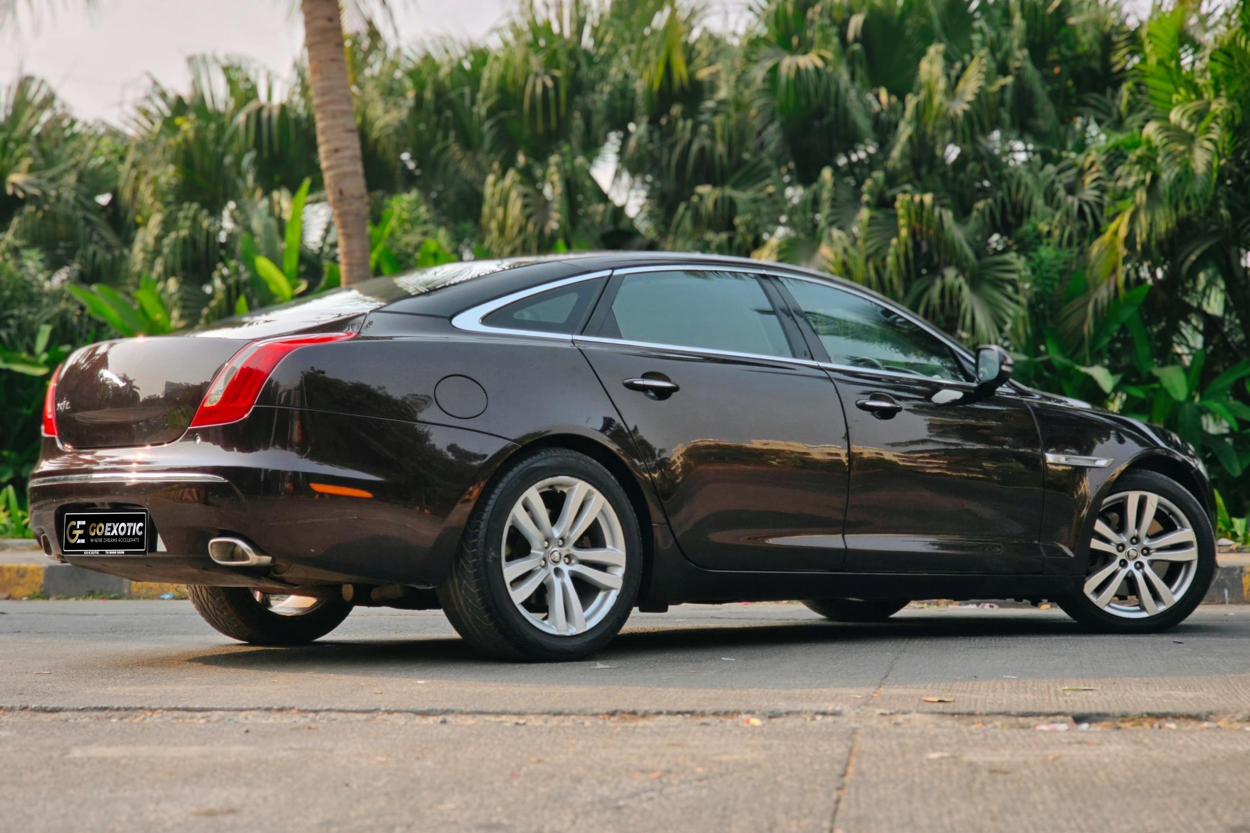2012 JAGUAR XJL PORTFOLIO