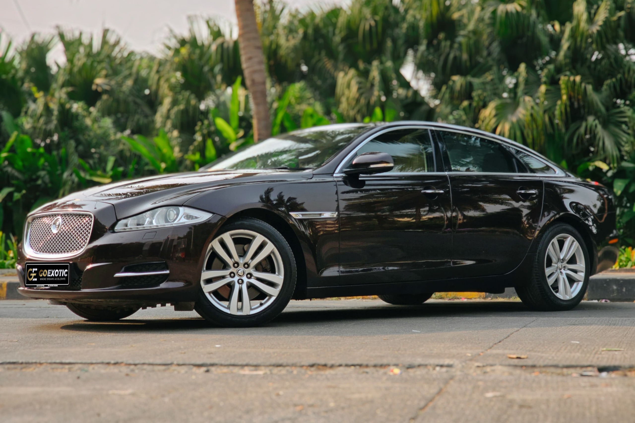 2012 JAGUAR XJL PORTFOLIO
