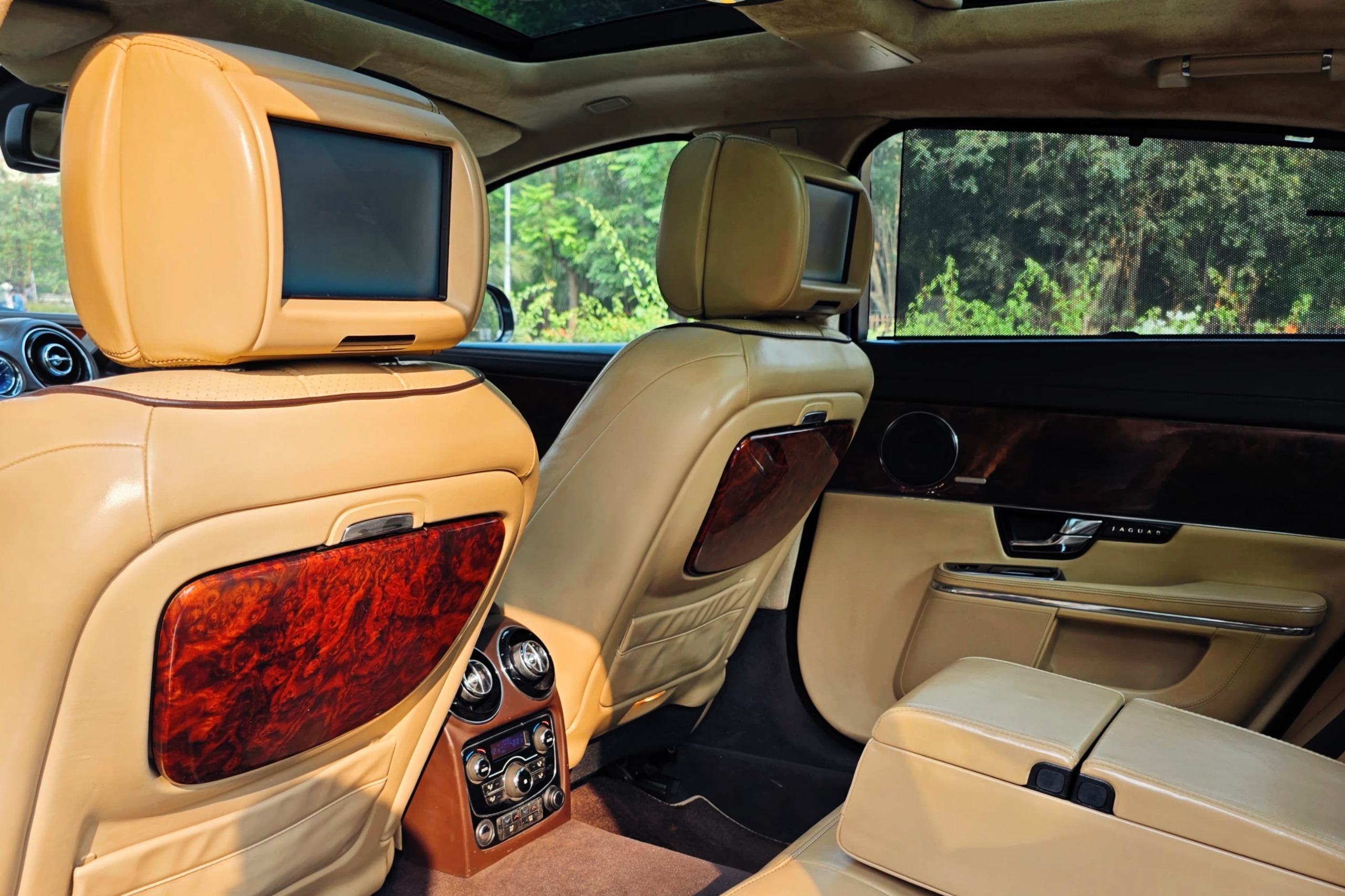 2012 JAGUAR XJL PORTFOLIO