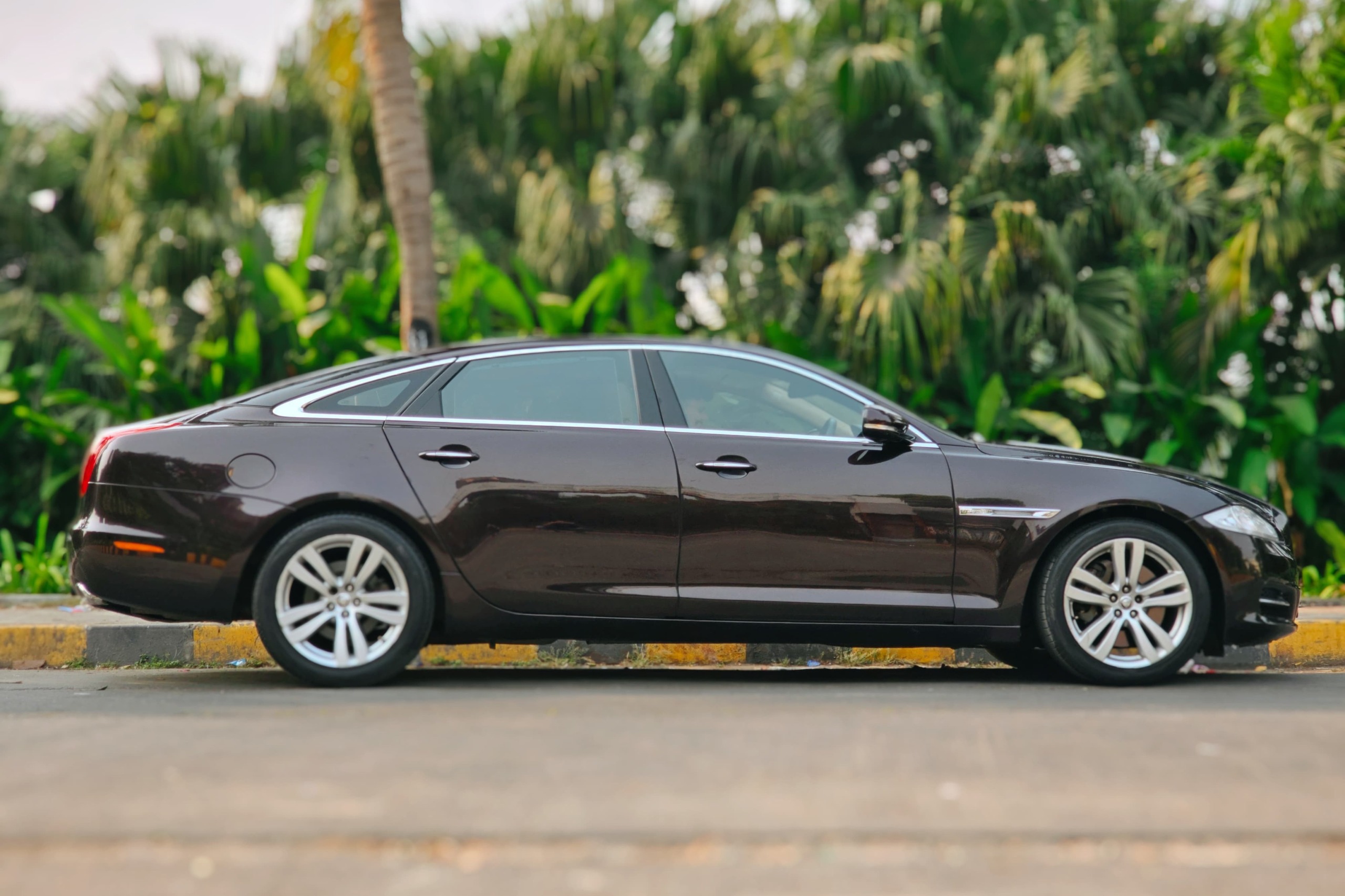 2012 JAGUAR XJL PORTFOLIO