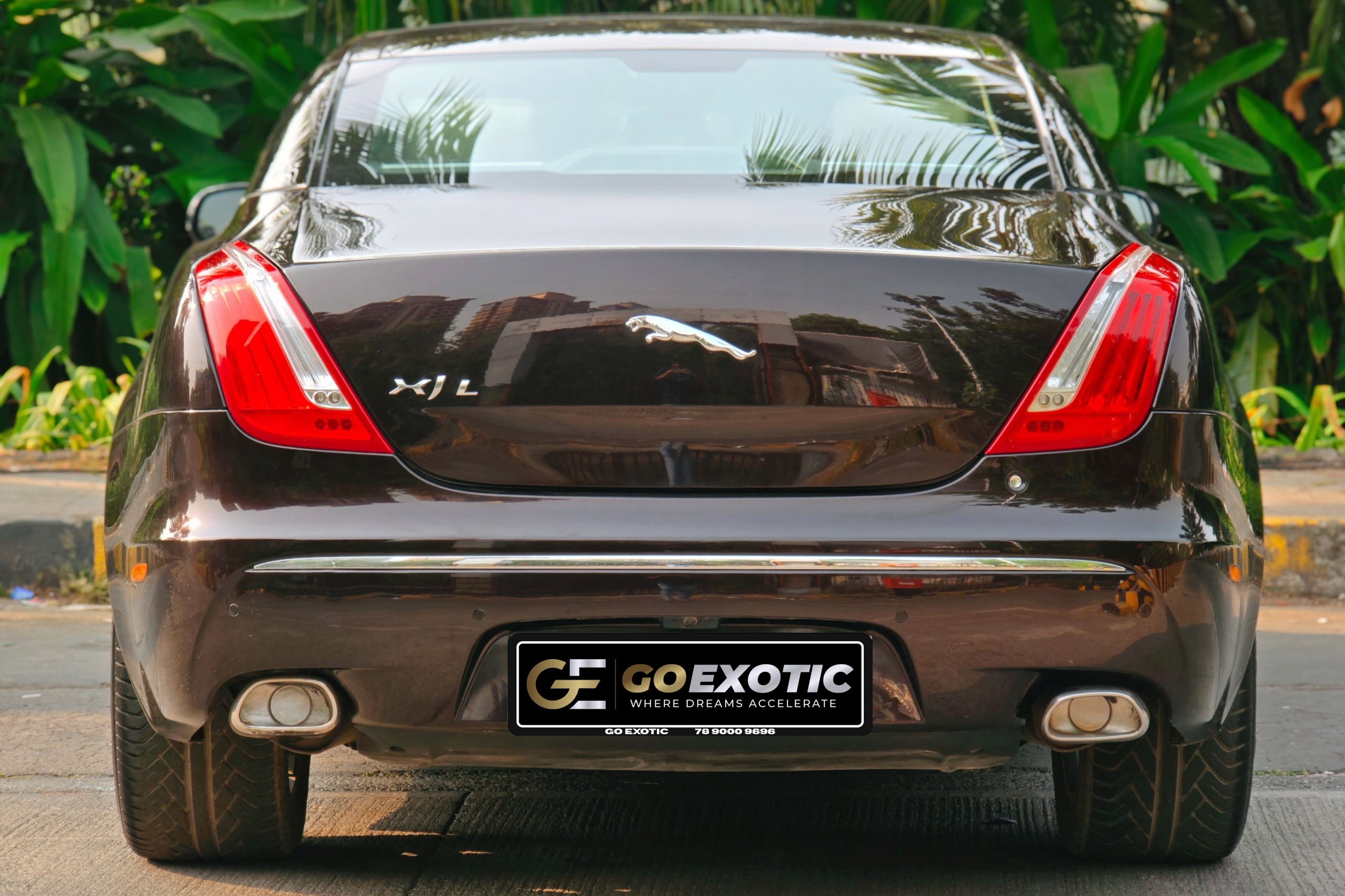 2012 JAGUAR XJL PORTFOLIO