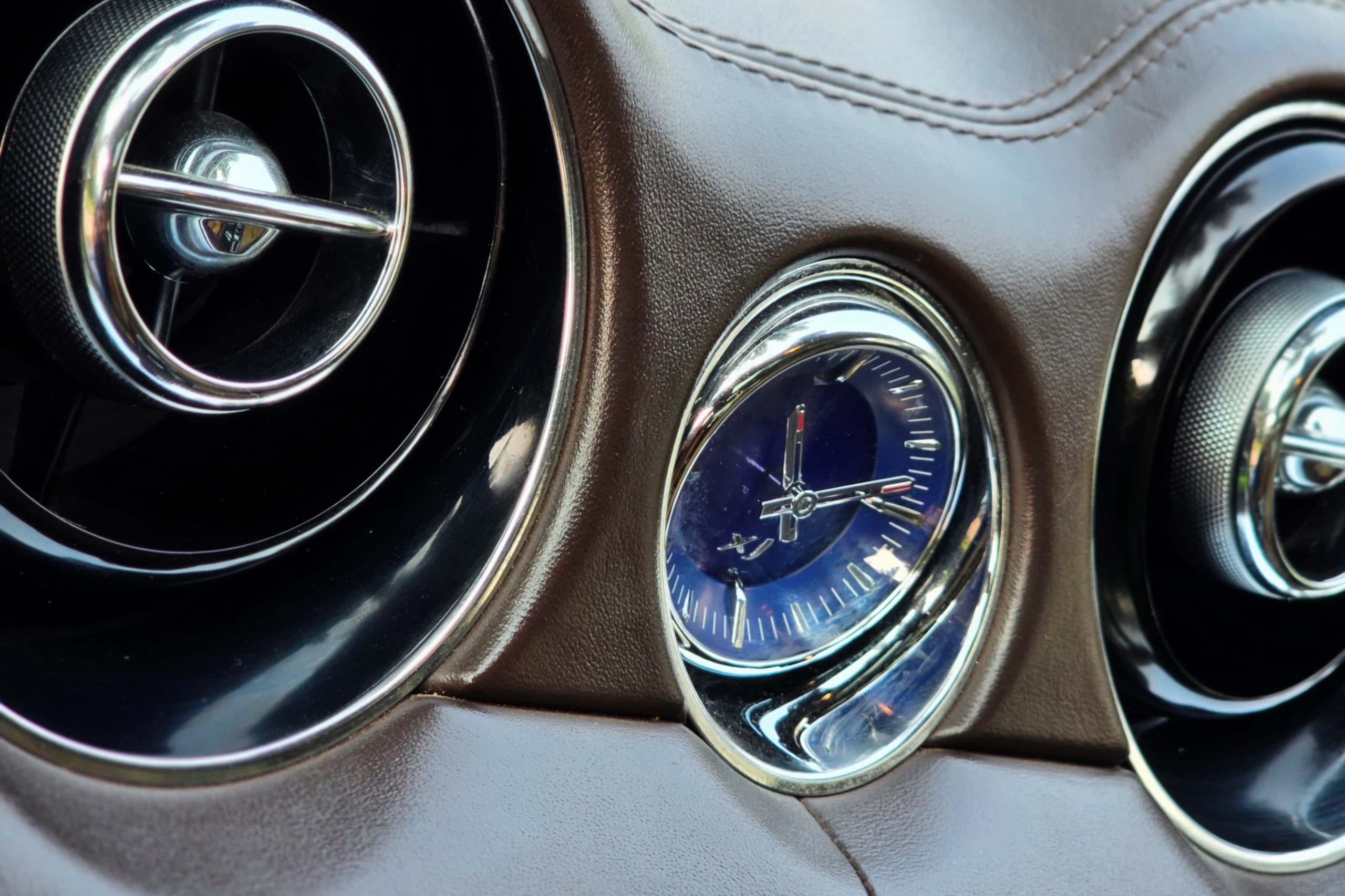 2012 JAGUAR XJL PORTFOLIO