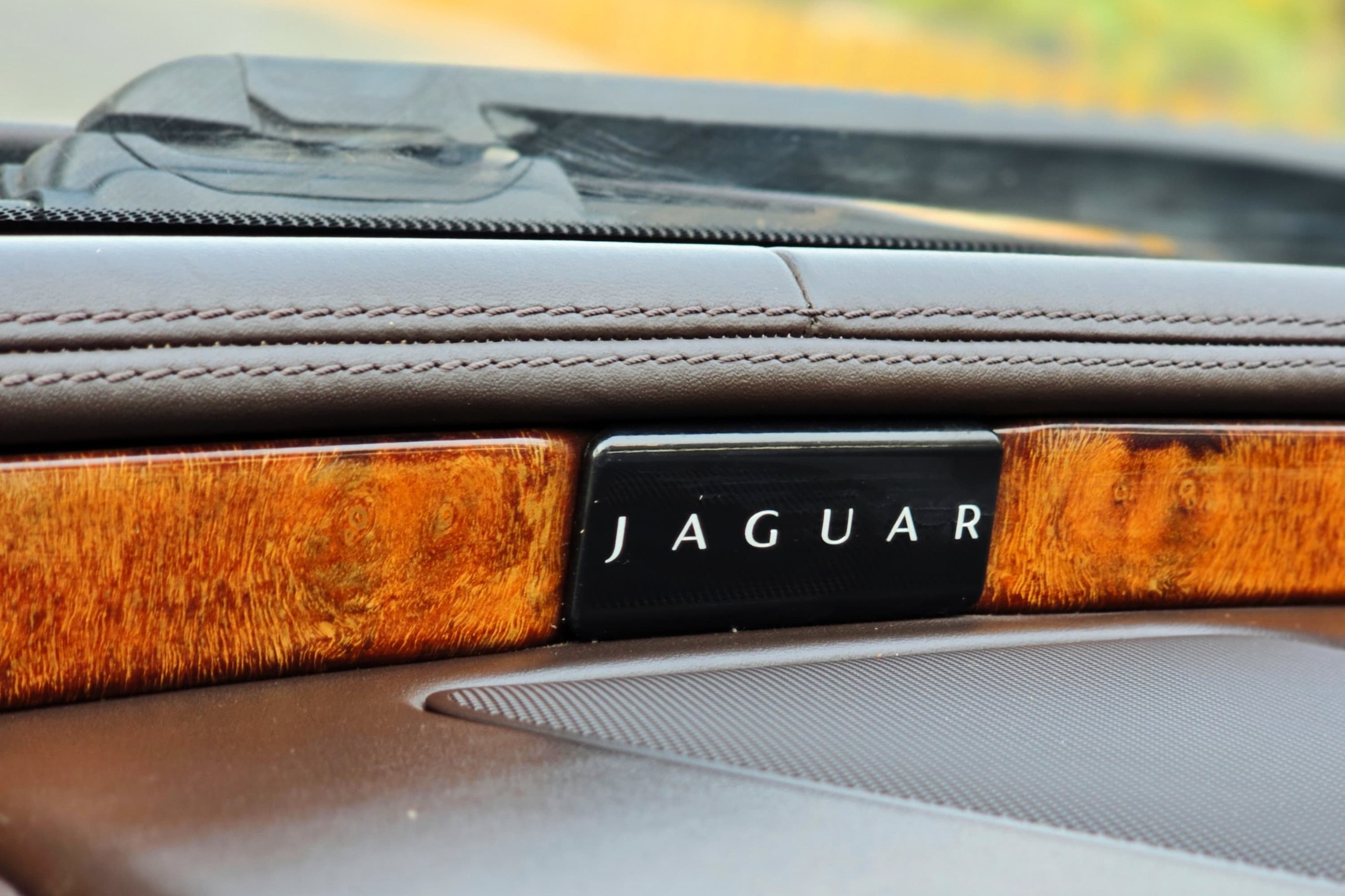 2012 JAGUAR XJL PORTFOLIO