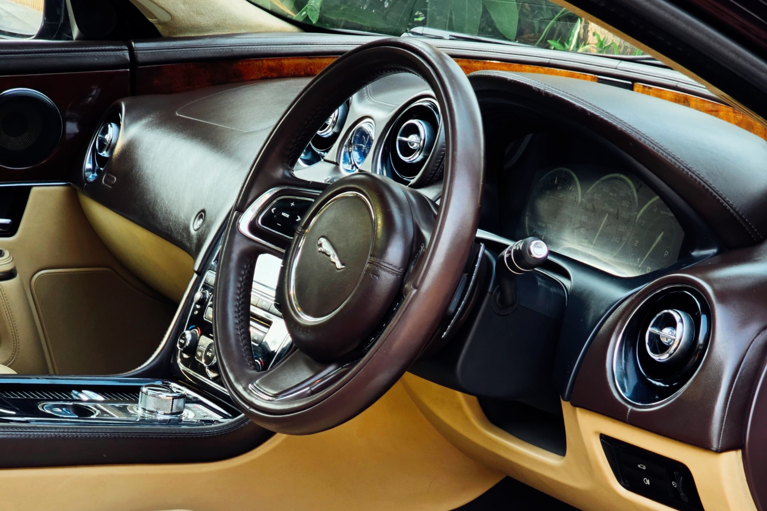 2012 JAGUAR XJL PORTFOLIO