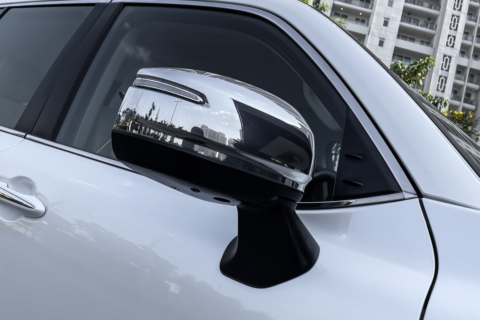 2023 TOYOTA LC 300 ZX