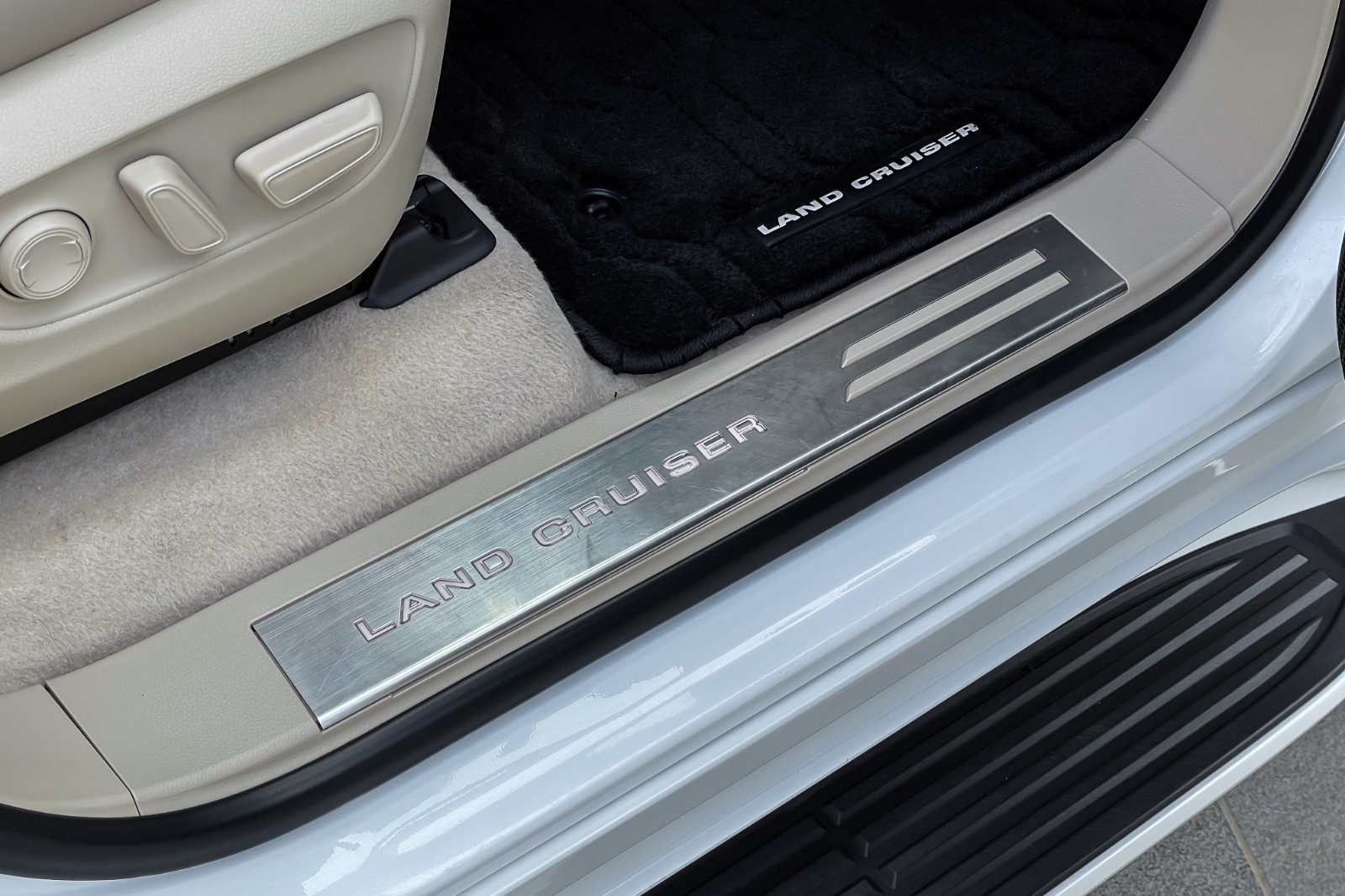 2023 TOYOTA LC 300 ZX